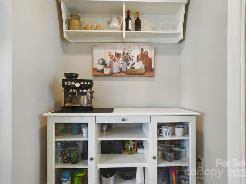 1478 Imperial Court, York, SC 29745.  MLS# CAR4263177, YatesRealty ID 16409. Butler's pantry