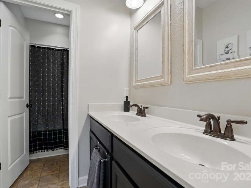 1478 Imperial Court, York, SC 29745.  MLS# CAR4263177, YatesRealty ID 16409. Full bath