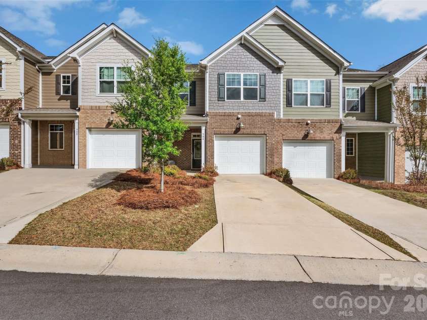 906 Park Bend Trail, Tega Cay, SC 29708.  MLS# CAR4363027, YatesRealty ID 16409. 