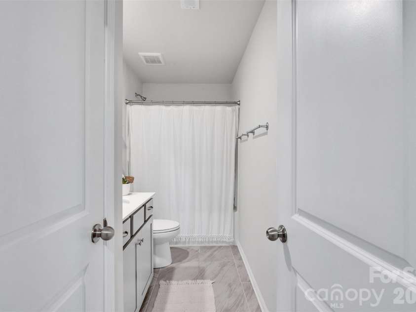 906 Park Bend Trail, Tega Cay, SC 29708.  MLS# CAR4363027, YatesRealty ID 16409. Bathroom full, upper