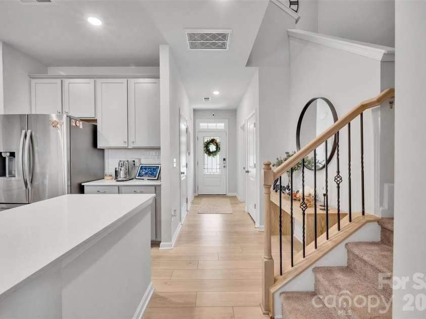 906 Park Bend Trail, Tega Cay, SC 29708.  MLS# CAR4363027, YatesRealty ID 16409. Foyer