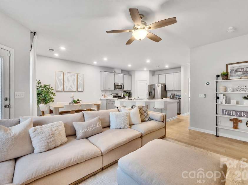 906 Park Bend Trail, Tega Cay, SC 29708.  MLS# CAR4363027, YatesRealty ID 16409. Great Room