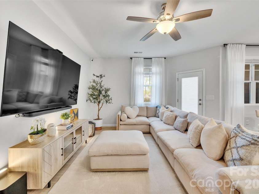 906 Park Bend Trail, Tega Cay, SC 29708.  MLS# CAR4363027, YatesRealty ID 16409. Great Room