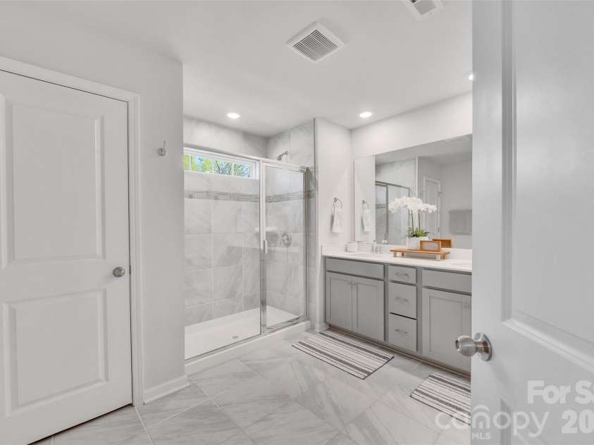 906 Park Bend Trail, Tega Cay, SC 29708.  MLS# CAR4363027, YatesRealty ID 16409. Primary Bath, walk in shower