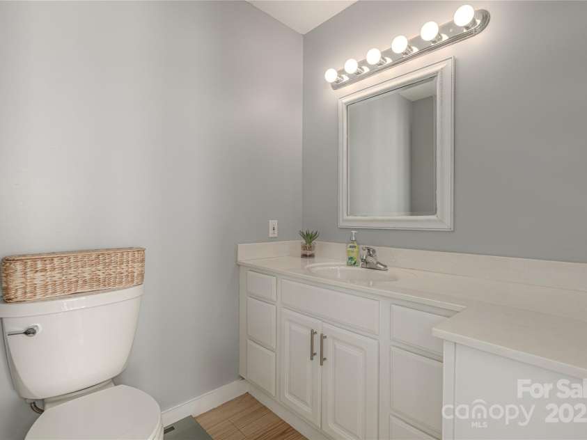 968 Plantation Drive, Marion, NC 28752.  MLS# CAR4322490, YatesRealty ID 1641. Main level half bath 