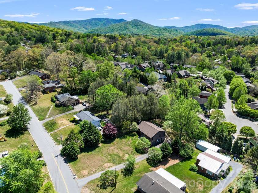 21 Dogwood Grove, Asheville, NC 28805.  MLS# CAR4371801, YatesRealty ID 16410. Aerial 