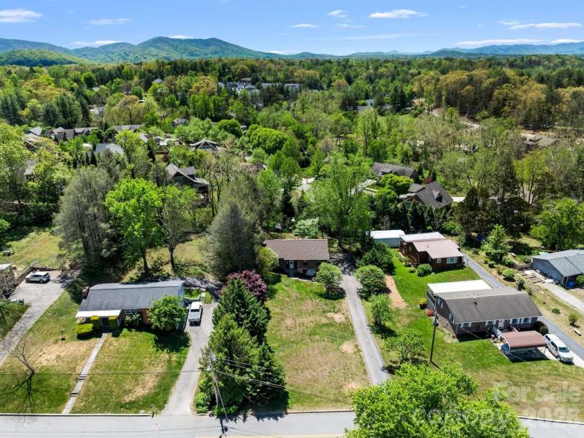 21 Dogwood Grove, Asheville, NC 28805.  MLS# CAR4371801, YatesRealty ID 16410. Aerial 