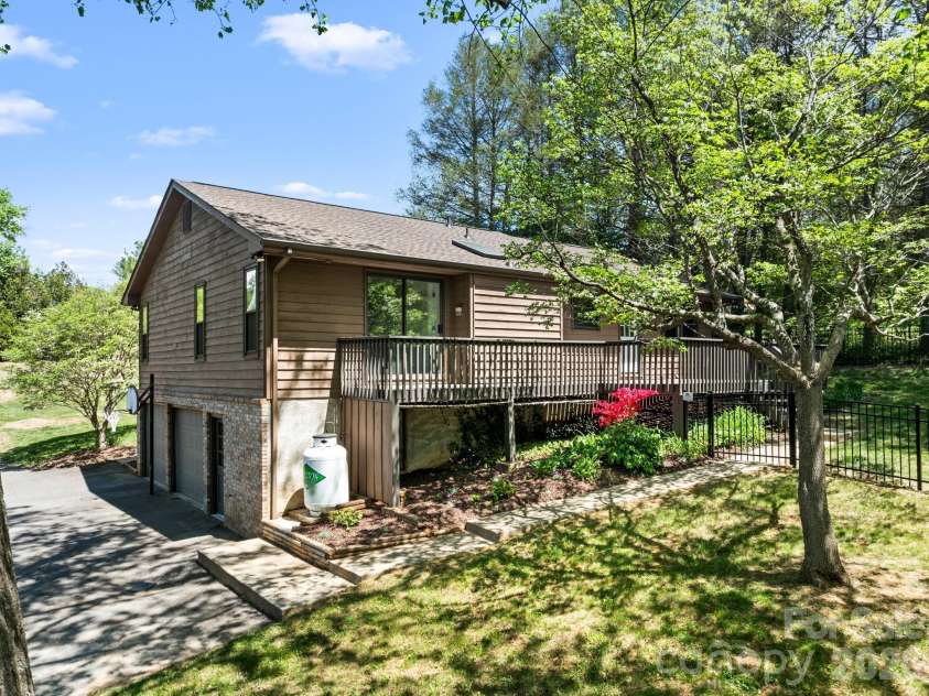 21 Dogwood Grove, Asheville, NC 28805.  MLS# CAR4371801, YatesRealty ID 16410. Back of the home