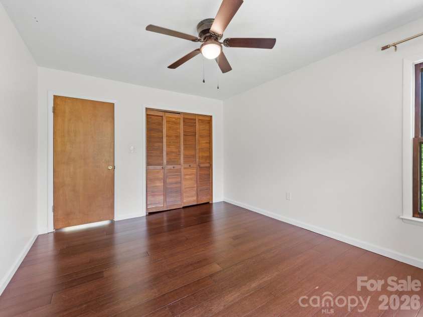 21 Dogwood Grove, Asheville, NC 28805.  MLS# CAR4371801, YatesRealty ID 16410. Bedroom #1