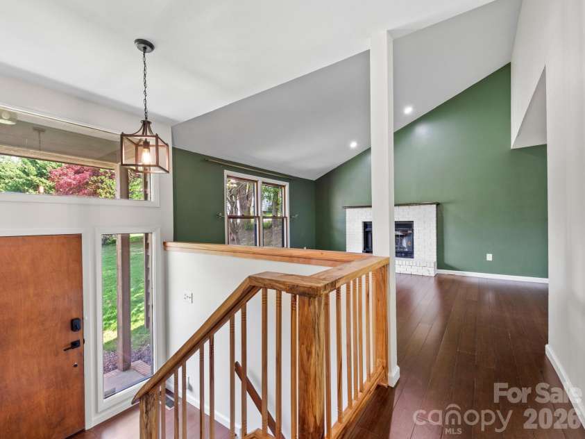 21 Dogwood Grove, Asheville, NC 28805.  MLS# CAR4371801, YatesRealty ID 16410. Entrance leading to the Living Room 