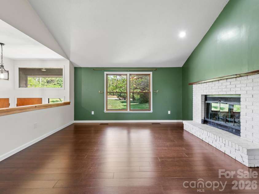 21 Dogwood Grove, Asheville, NC 28805.  MLS# CAR4371801, YatesRealty ID 16410. Living Room 
