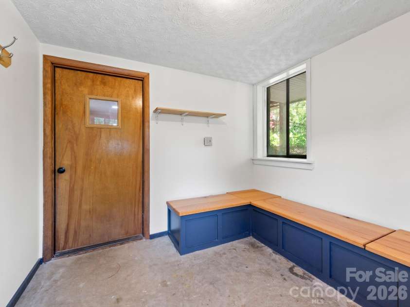 21 Dogwood Grove, Asheville, NC 28805.  MLS# CAR4371801, YatesRealty ID 16410. Mud room 