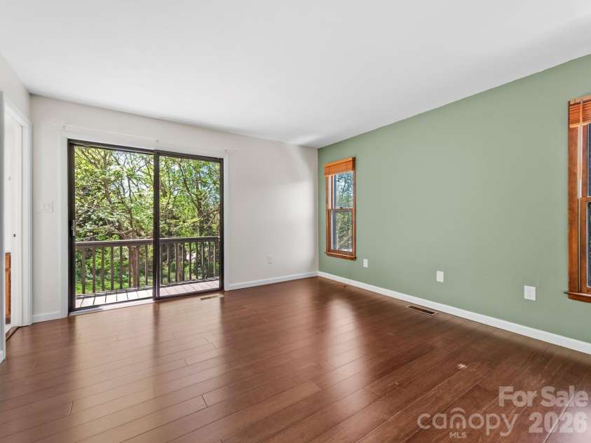 21 Dogwood Grove, Asheville, NC 28805.  MLS# CAR4371801, YatesRealty ID 16410. Primary Bedroom