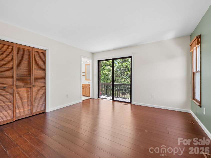 21 Dogwood Grove, Asheville, NC 28805.  MLS# CAR4371801, YatesRealty ID 16410. Primary Bedroom 