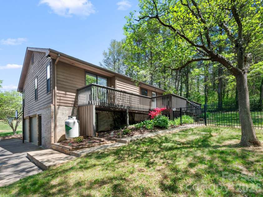 21 Dogwood Grove, Asheville, NC 28805.  MLS# CAR4371801, YatesRealty ID 16410. Side/Back of the Home 