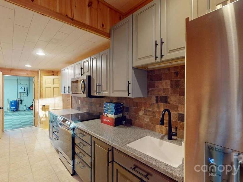 714 Heartwood Drive, Marion, NC 28752.  MLS# CAR4216865, YatesRealty ID 16411. 