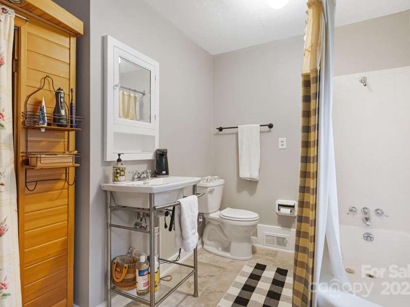 1186 Old US 70 Highway, Black Mountain, NC 28711.  MLS# CAR4258643, YatesRealty ID 16413. 