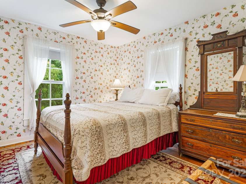 1186 Old US 70 Highway, Black Mountain, NC 28711.  MLS# CAR4258643, YatesRealty ID 16413. 