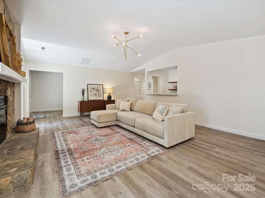 3531 Bon Rea Drive, Charlotte, NC 28226.  MLS# CAR4264470, YatesRealty ID 16413. 