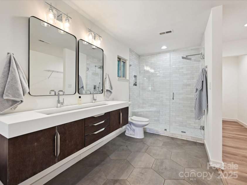 3531 Bon Rea Drive, Charlotte, NC 28226.  MLS# CAR4264470, YatesRealty ID 16413. 