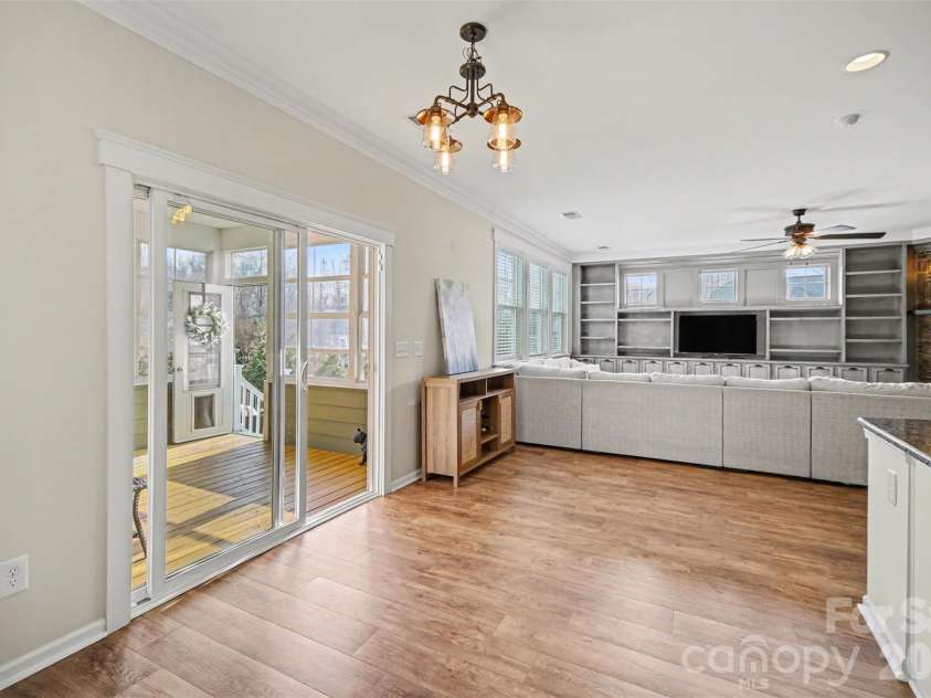 1000 Damson Lane, Waxhaw, NC 28173.  MLS# CAR4354245, YatesRealty ID 16415. Breakfast Nook