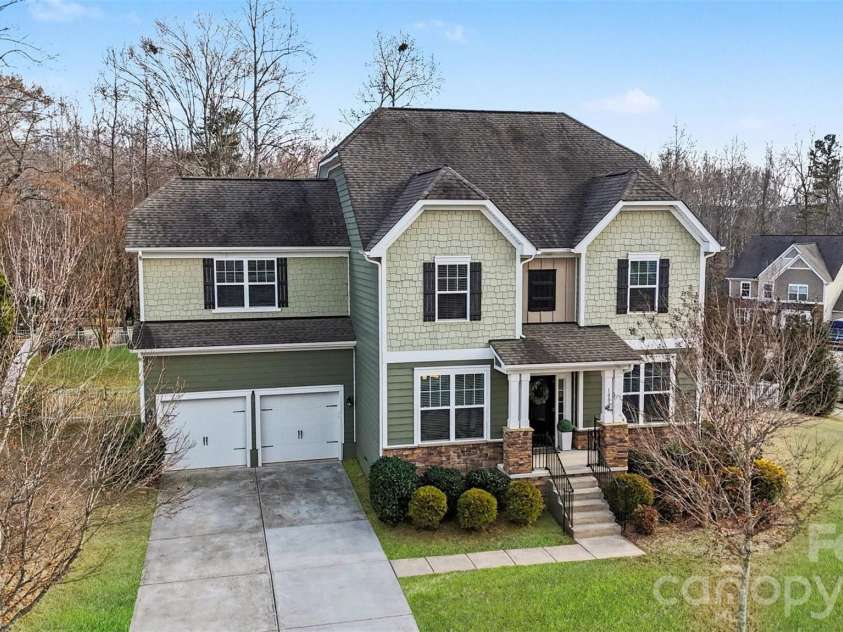 1000 Damson Lane, Waxhaw, NC 28173.  MLS# CAR4354245, YatesRealty ID 16415. Front Exterior