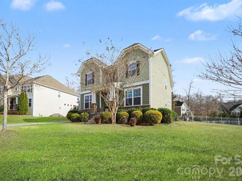 1000 Damson Lane, Waxhaw, NC 28173.  MLS# CAR4354245, YatesRealty ID 16415. Front Exterior