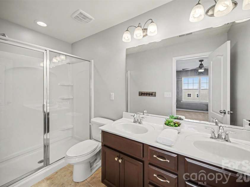1000 Damson Lane, Waxhaw, NC 28173.  MLS# CAR4354245, YatesRealty ID 16415. Full Bathroom 2