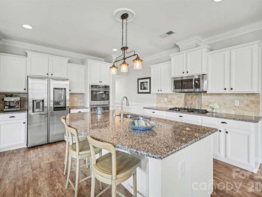 1000 Damson Lane, Waxhaw, NC 28173.  MLS# CAR4354245, YatesRealty ID 16415. Kitchen