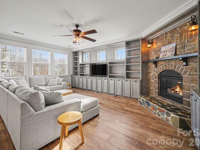 1000 Damson Lane, Waxhaw, NC 28173.  MLS# CAR4354245, YatesRealty ID 16415. Living Room