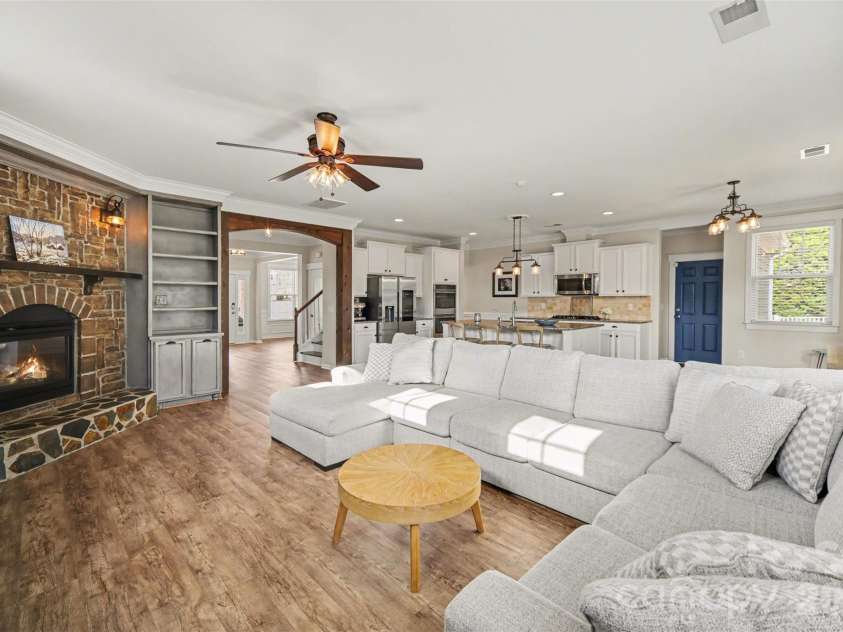 1000 Damson Lane, Waxhaw, NC 28173.  MLS# CAR4354245, YatesRealty ID 16415. Living Room