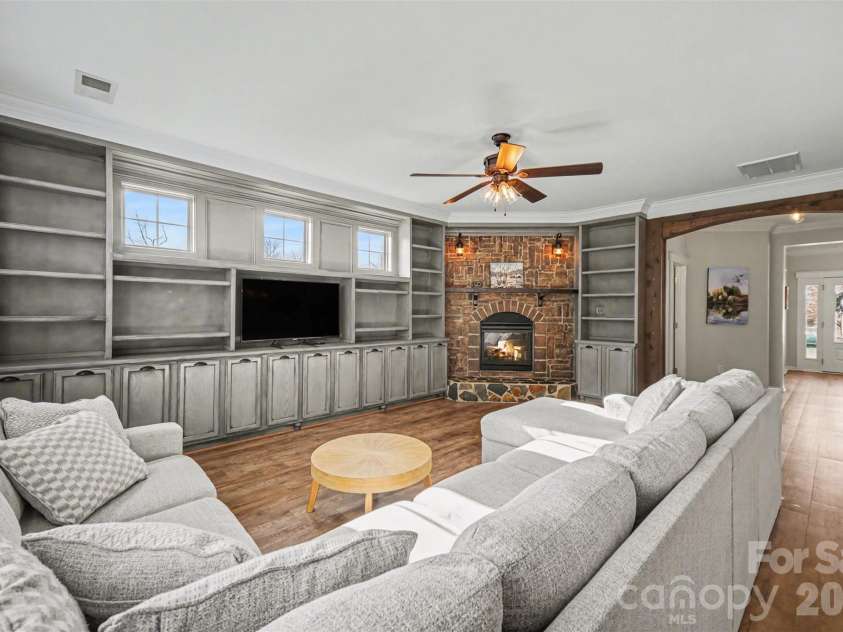 1000 Damson Lane, Waxhaw, NC 28173.  MLS# CAR4354245, YatesRealty ID 16415. Living Room