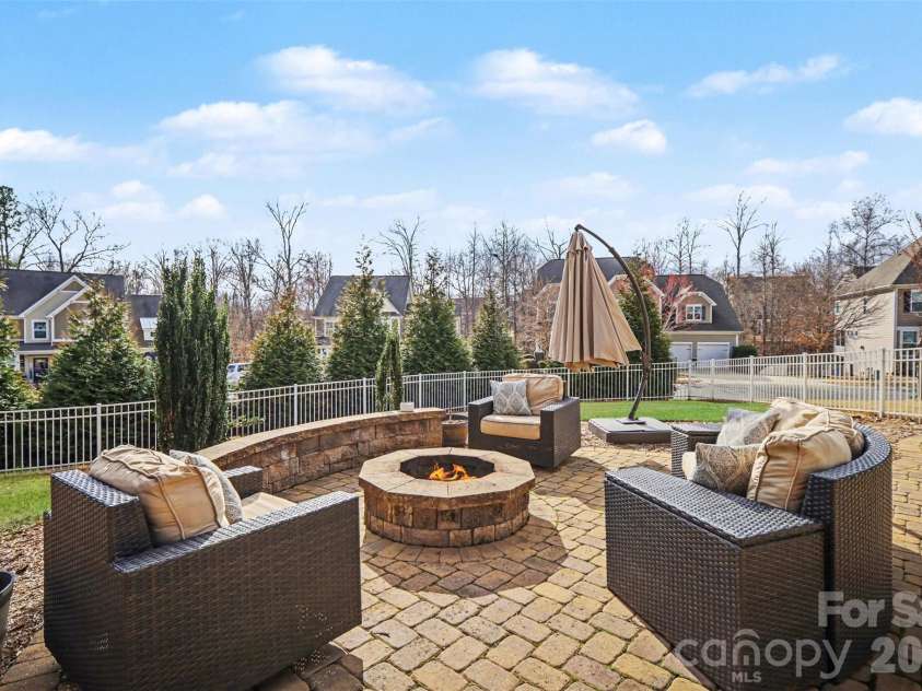 1000 Damson Lane, Waxhaw, NC 28173.  MLS# CAR4354245, YatesRealty ID 16415. Patio w/ Built-in Firepit