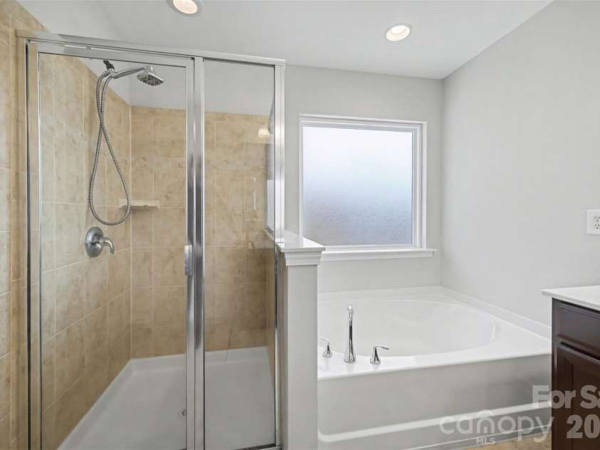 1000 Damson Lane, Waxhaw, NC 28173.  MLS# CAR4354245, YatesRealty ID 16415. Primary Bathroom