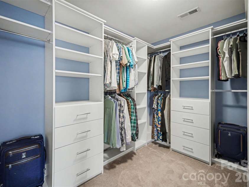 1000 Damson Lane, Waxhaw, NC 28173.  MLS# CAR4354245, YatesRealty ID 16415. Primary Walk-In-Closet