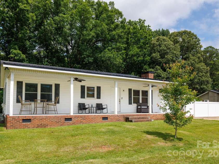 1197 Fincher Road, Fort Lawn, SC 29714.  MLS# CAR4265754, YatesRealty ID 16421. 