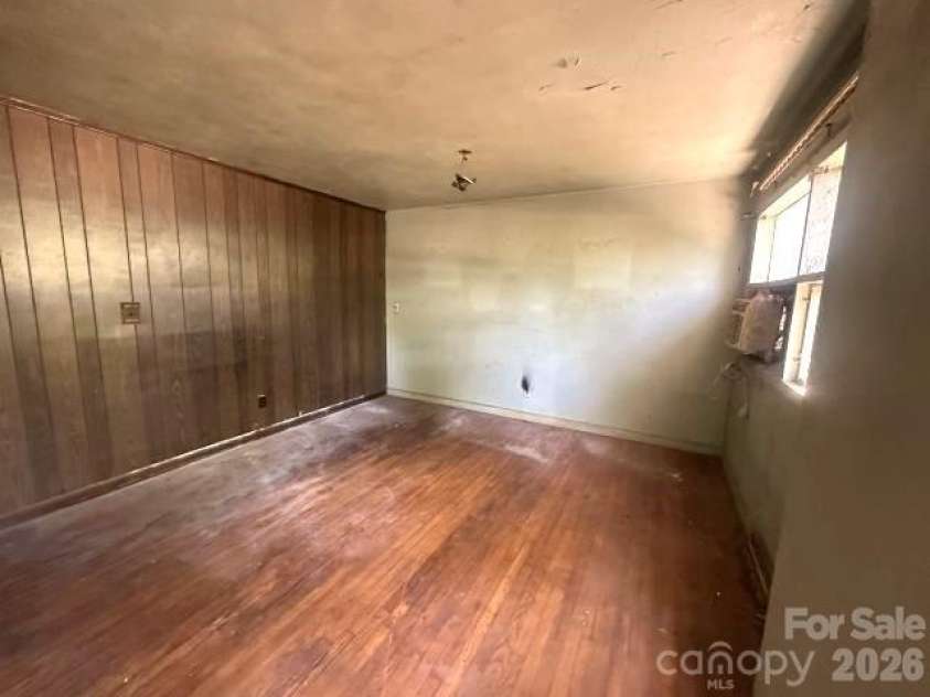 803 Jackson Street, Kings Mountain, NC 28086.  MLS# CAR4374177, YatesRealty ID 16421. 