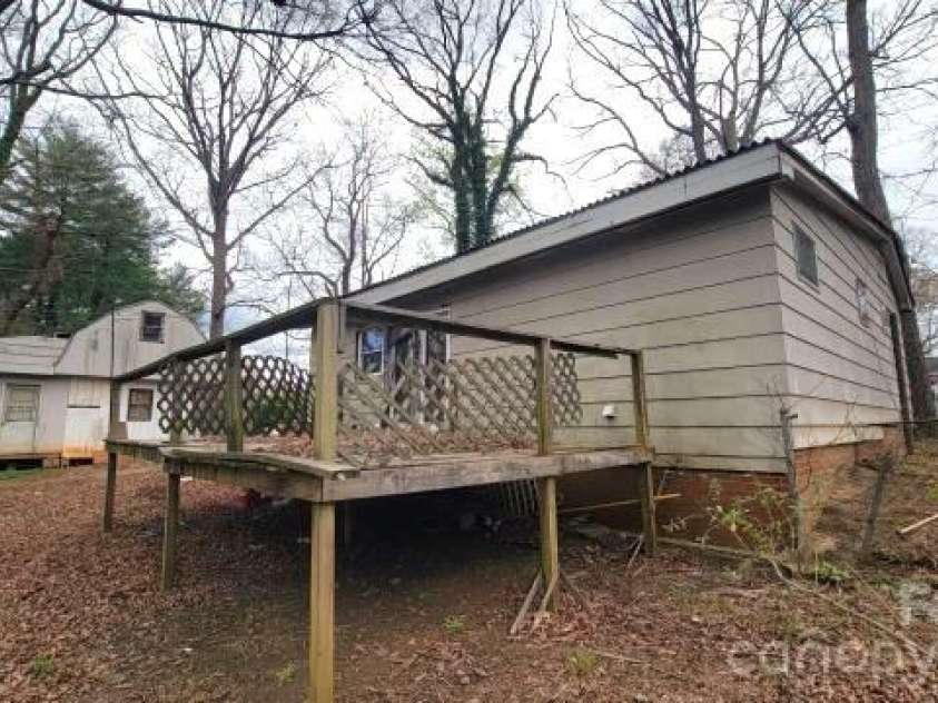 803 Jackson Street, Kings Mountain, NC 28086.  MLS# CAR4374177, YatesRealty ID 16421. 
