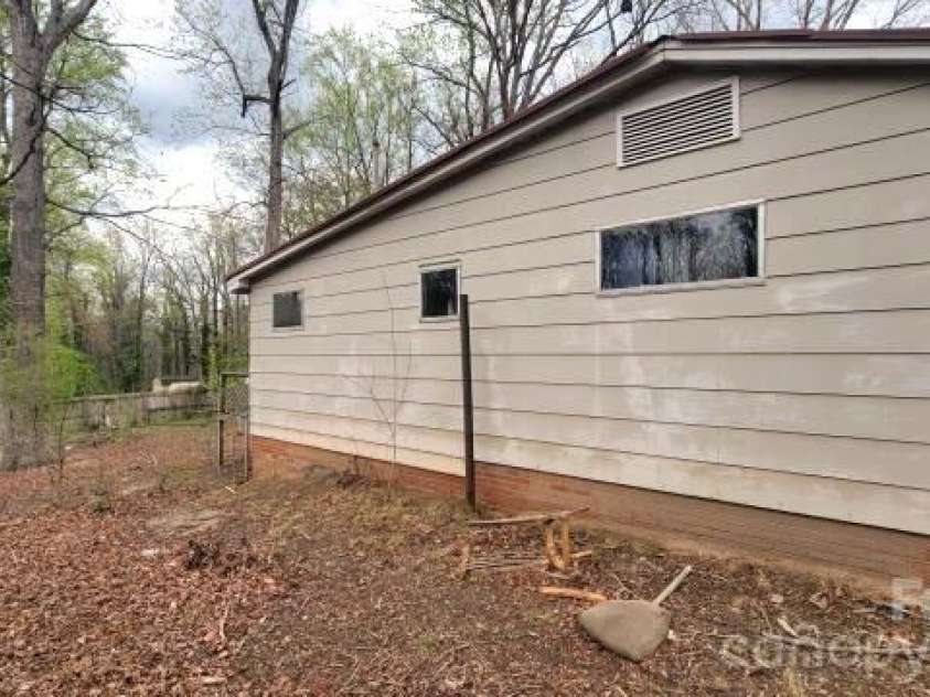803 Jackson Street, Kings Mountain, NC 28086.  MLS# CAR4374177, YatesRealty ID 16421. 