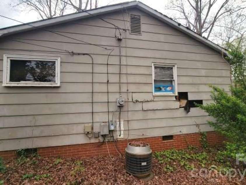 803 Jackson Street, Kings Mountain, NC 28086.  MLS# CAR4374177, YatesRealty ID 16421. 