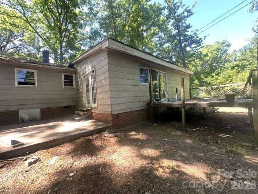 803 Jackson Street, Kings Mountain, NC 28086.  MLS# CAR4374177, YatesRealty ID 16421. 