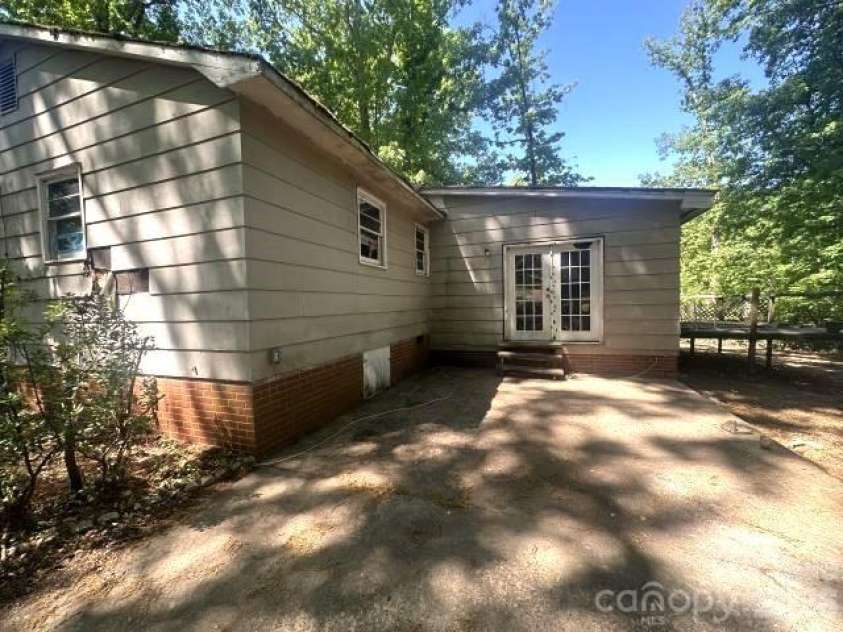 803 Jackson Street, Kings Mountain, NC 28086.  MLS# CAR4374177, YatesRealty ID 16421. 