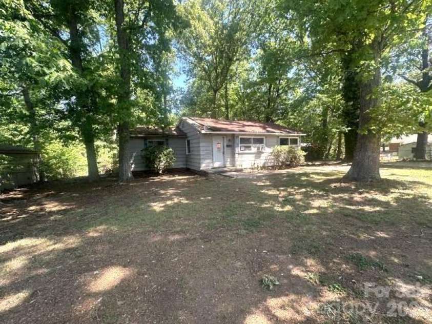 803 Jackson Street, Kings Mountain, NC 28086.  MLS# CAR4374177, YatesRealty ID 16421. 