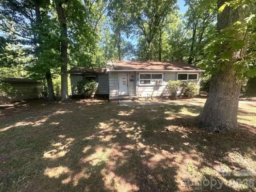 803 Jackson Street, Kings Mountain, NC 28086.  MLS# CAR4374177, YatesRealty ID 16421. 
