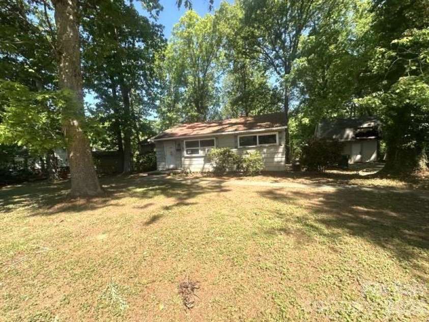 803 Jackson Street, Kings Mountain, NC 28086.  MLS# CAR4374177, YatesRealty ID 16421. 