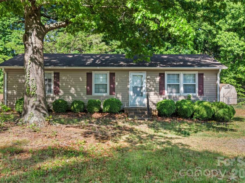 3700 Pleasant Garden Road, Greensboro, NC 27406.  MLS# CAR4374119, YatesRealty ID 16422. 