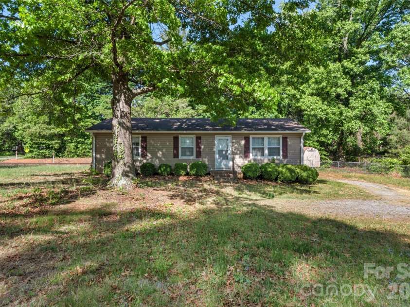3700 Pleasant Garden Road, Greensboro, NC 27406.  MLS# CAR4374119, YatesRealty ID 16422. 
