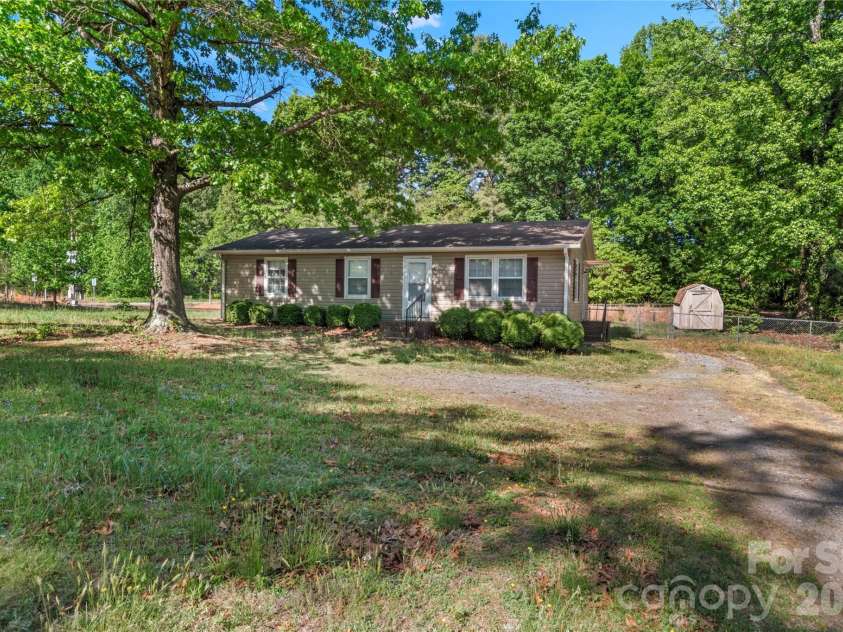 3700 Pleasant Garden Road, Greensboro, NC 27406.  MLS# CAR4374119, YatesRealty ID 16422. 