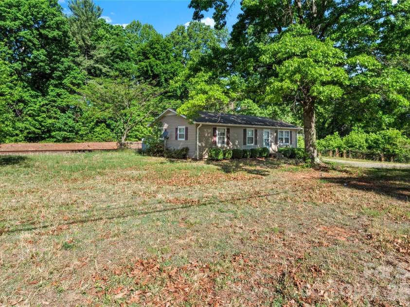 3700 Pleasant Garden Road, Greensboro, NC 27406.  MLS# CAR4374119, YatesRealty ID 16422. 