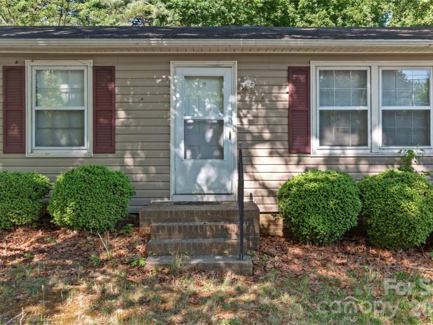 3700 Pleasant Garden Road, Greensboro, NC 27406.  MLS# CAR4374119, YatesRealty ID 16422. 